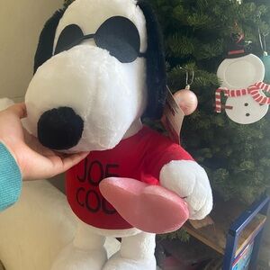 Joe Cool Snoopy Valentines Greeter with Red Shirt